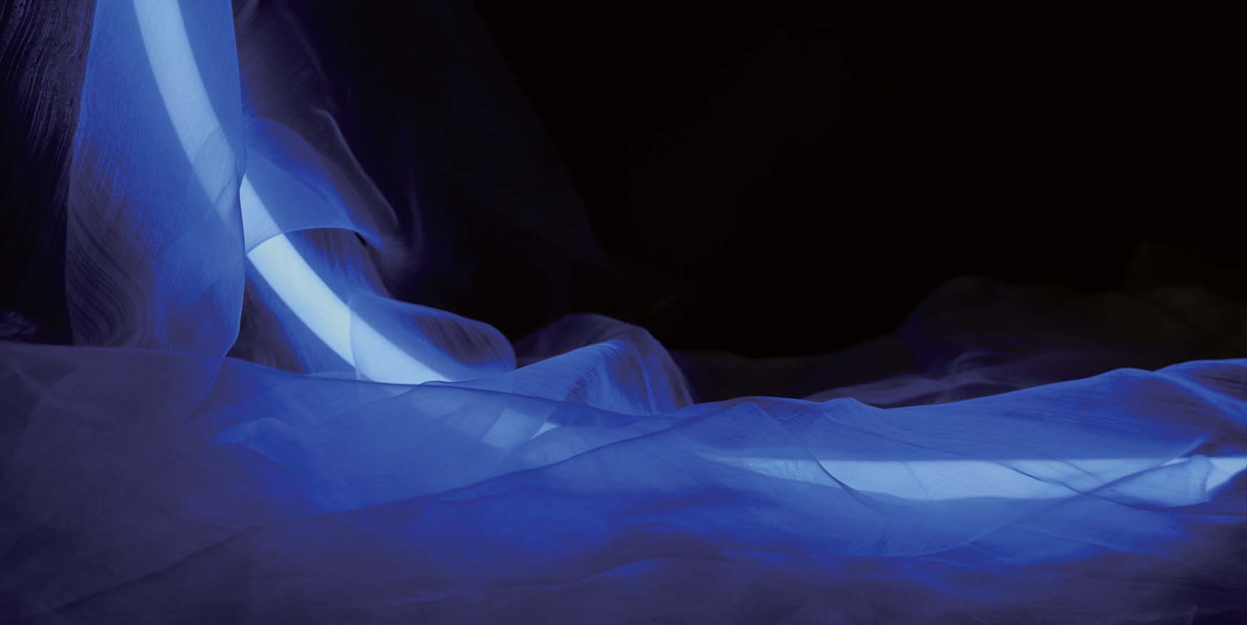 Blue light from the bright-coloured Neon-Flex finish